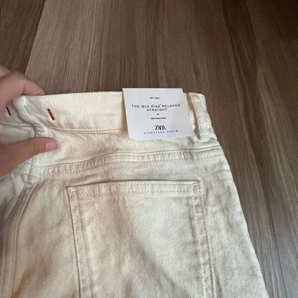 NWT Zara Relaxed Straight‎ Leg Mid Rise SIZE 4 Antique Ecru Denim Jeans Womens - Picture 7 of 7